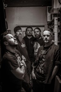 Smoking Hut On Stones Bandfoto